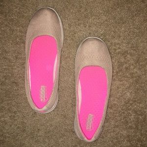 Skechers on-the-go beige flats